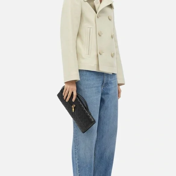 😍 Black Bottega Veneta Black Andiamo Clutch - Picture 2 of 6